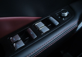 Подержанный автомобиль Geely Coolray 2023 года (11 фото)