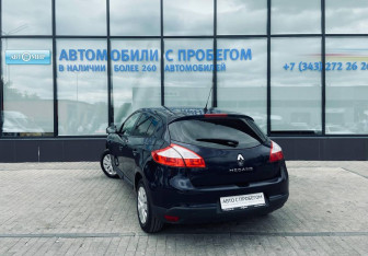 Подержанный автомобиль Renault Megane Hatchback 2011 года (3 фото)