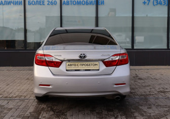 Подержанный автомобиль Toyota Camry Sedan 2012 года (4 фото)