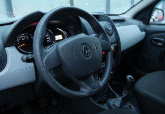 Подержанный автомобиль Renault Duster 2018 года (9 фото)