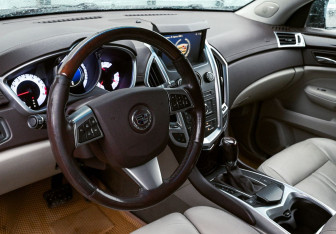Подержанный автомобиль Cadillac SRX 2011 года (15 фото)