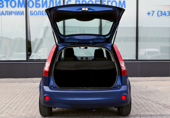 Подержанный автомобиль Ford Fiesta Hatchback 2007 года (18 фото)