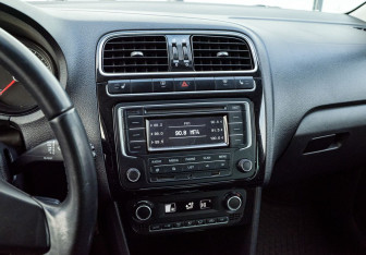 Подержанный автомобиль Volkswagen Polo Sedan 2014 года (13 фото)