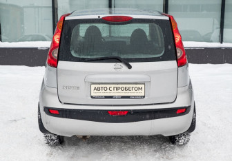 Подержанный автомобиль Nissan Note 2006 года (5 фото)