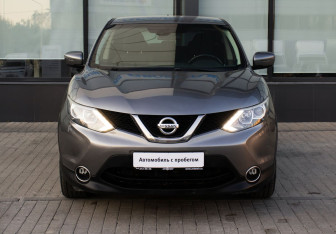 Подержанный автомобиль Nissan Qashqai 2017 года (8 фото)