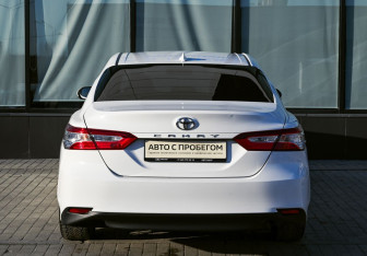Подержанный автомобиль Toyota Camry Sedan 2020 года (4 фото)
