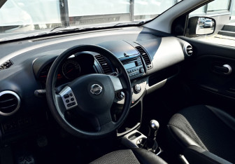 Подержанный автомобиль Nissan Note 2012 года (14 фото)