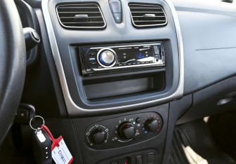 Подержанный автомобиль Renault Sandero 2018 года (11 фото)