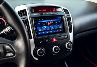 Подержанный автомобиль Kia Ceed Hatchback 2010 года (12 фото)