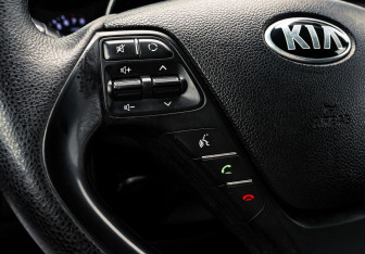 Подержанный автомобиль Kia Ceed Hatchback 2014 года (14 фото)