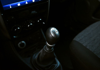 Подержанный автомобиль Renault Duster 2015 года (14 фото)