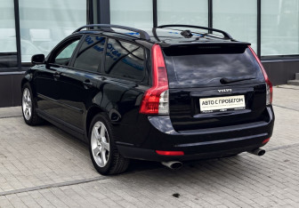 Подержанный автомобиль Volvo V50 2007 года (3 фото)
