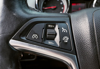 Подержанный автомобиль Opel Zafira Compactvan 2013 года (14 фото)