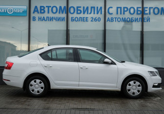 Подержанный автомобиль Skoda Octavia Liftback 2020 года (6 фото)