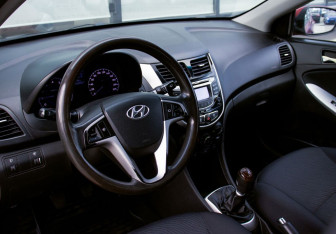 Подержанный автомобиль Hyundai Solaris Sedan 2011 года (13 фото)