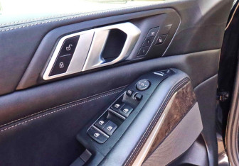 Подержанный автомобиль BMW X5 2020 года (18 фото)