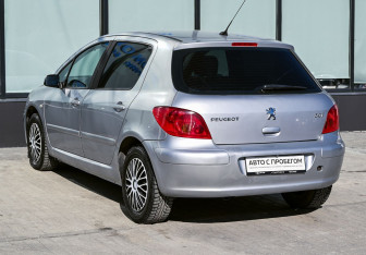 Подержанный автомобиль Peugeot 307 Hatchback 2001 года (3 фото)