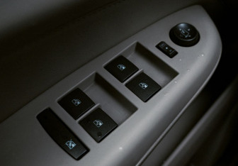 Подержанный автомобиль Cadillac SRX 2011 года (12 фото)