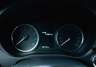 Подержанный автомобиль Mitsubishi Outlander 2012 года (15 фото)