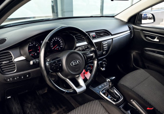 Подержанный автомобиль Kia Rio Sedan 2017 года (15 фото)