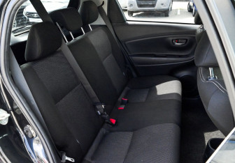 Подержанный автомобиль Toyota Vitz 2019 года (16 фото)