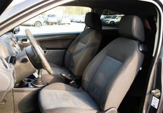 Подержанный автомобиль Ford Fiesta Hatchback 2007 года (14 фото)