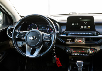 Подержанный автомобиль Kia Cerato Sedan 2019 года (11 фото)