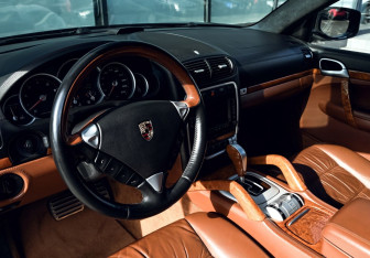 Подержанный автомобиль Porsche Cayenne 2007 года (21 фото)