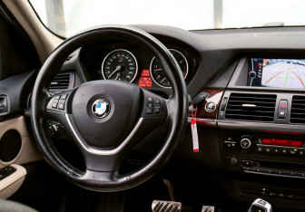 Подержанный автомобиль BMW X5 2013 года (19 фото)