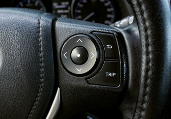 Подержанный автомобиль Toyota RAV4 2016 года (13 фото)