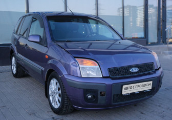 Подержанный автомобиль Ford Fusion 2006 года (7 фото)