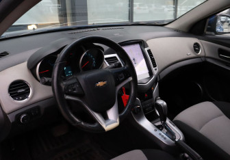 Подержанный автомобиль Chevrolet Cruze Sedan 2011 года (15 фото)