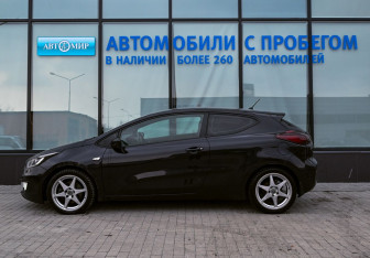 Подержанный автомобиль Kia Ceed Hatchback 2013 года (2 фото)