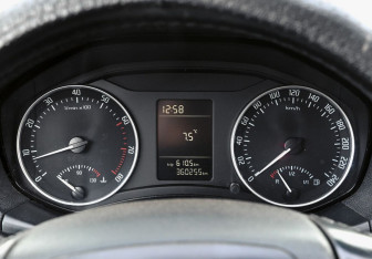 Подержанный автомобиль Skoda Octavia Liftback 2011 года (17 фото)