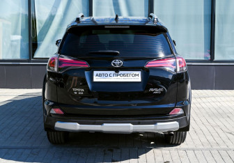 Подержанный автомобиль Toyota RAV4 2017 года (4 фото)