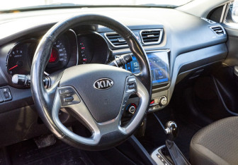 Подержанный автомобиль Kia Rio Sedan 2016 года (10 фото)