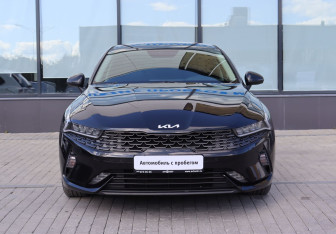 Подержанный автомобиль Kia K5 2022 года (8 фото)