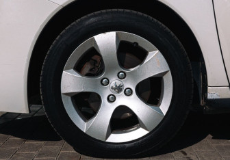 Подержанный автомобиль Peugeot 3008 2011 года (17 фото)