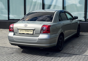 Подержанный автомобиль Toyota Avensis Sedan 2008 года (5 фото)