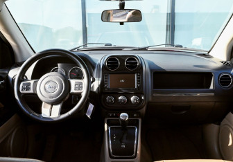 Подержанный автомобиль Jeep Compass 2012 года (19 фото)