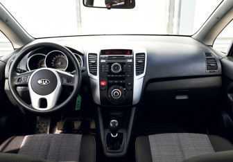 Подержанный автомобиль Kia Venga 2012 года (17 фото)
