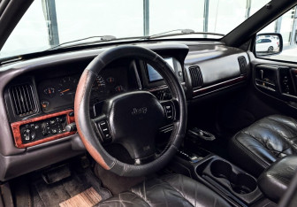 Подержанный автомобиль Jeep Grand Cherokee 1995 года (19 фото)