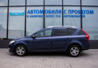 Подержанный автомобиль Kia Ceed Wagon 2011 года (2 фото)