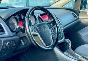 Подержанный автомобиль Opel Astra Hatchback 2013 года (9 фото)