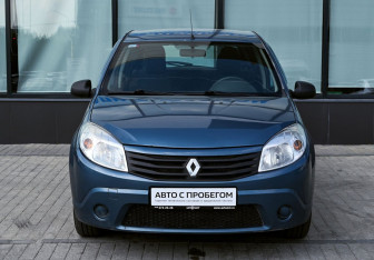 Подержанный автомобиль Renault Sandero 2012 года (8 фото)
