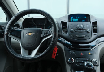 Подержанный автомобиль Chevrolet Orlando 2012 года (10 фото)