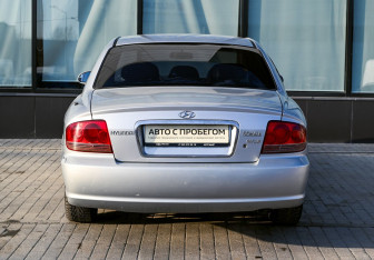 Подержанный автомобиль Hyundai Sonata 2005 года (4 фото)