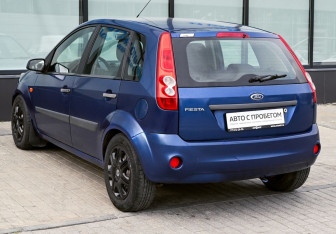 Подержанный автомобиль Ford Fiesta Hatchback 2007 года (3 фото)