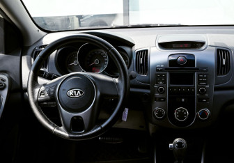 Подержанный автомобиль Kia Cerato Sedan 2010 года (18 фото)