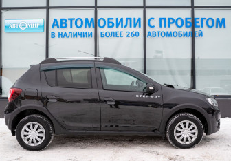 Подержанный автомобиль Renault Sandero 2018 года (6 фото)